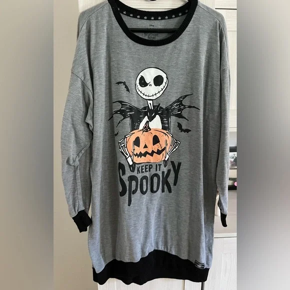 SOLD Disney's Women's Nightmare Before Christmas Sleepshirt - Picture 1 of 7